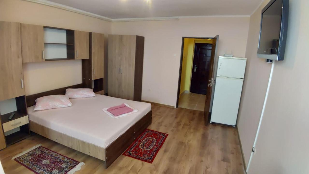 萨图马雷Flora Apartament公寓 外观 照片